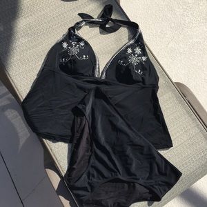 Beautiful, unique swim set. Plus size